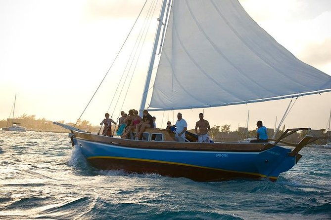 ambergris-caye-sunset-sail-tour-on-the-40-sirena-azul-sailboat