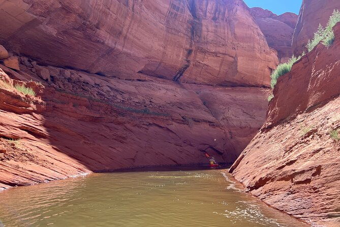 antelope-canyon-lake-powell-guided-kayaking-and-hike-tour
