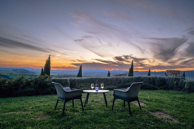 aperitif-on-the-terrace-of-podere-montale-at-sunset-4