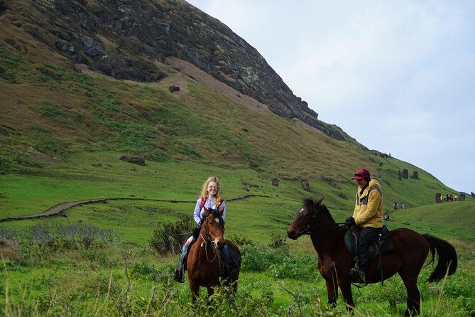 archaeological-horseback-riding-off-the-tourist-routes-in-rapa-nui