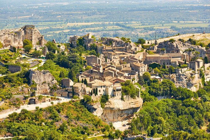 arles-les-baux-and-saint-remy-villages-full-day-trip-from-aix