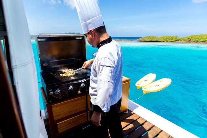 aruba-lagoon-cruise-with-onboard-chef-and-signature-cocktails