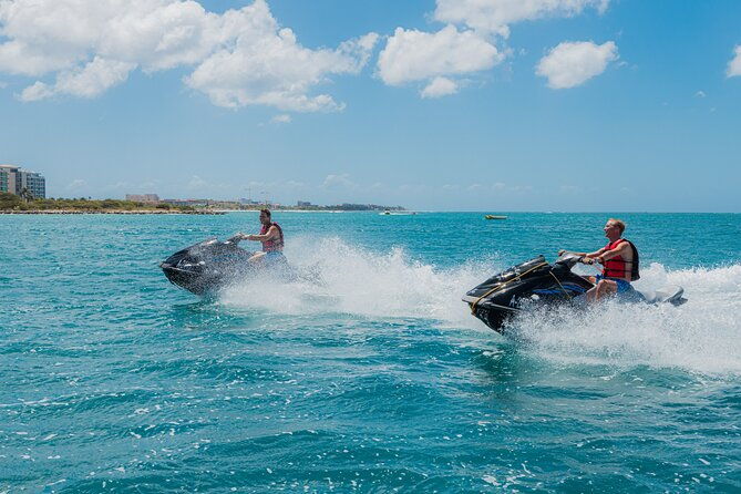 aruba-single-jetski-waverunner-near-eagle-beach