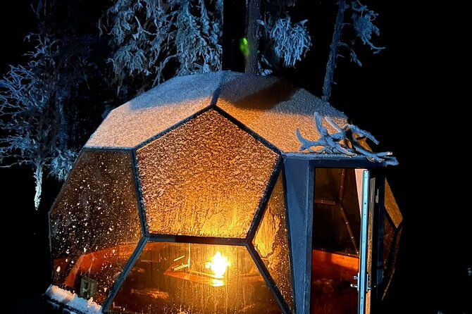 aurora-borealis-dinner-in-a-glass-igloo