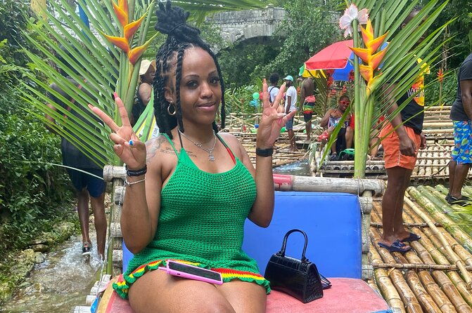 bamboo-rafting-on-the-great-river-with-limestone-foot-massage