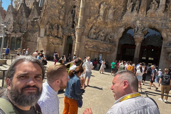 barcelona-vip-private-tour-sagrada-familia-park-guell-pedrera-2