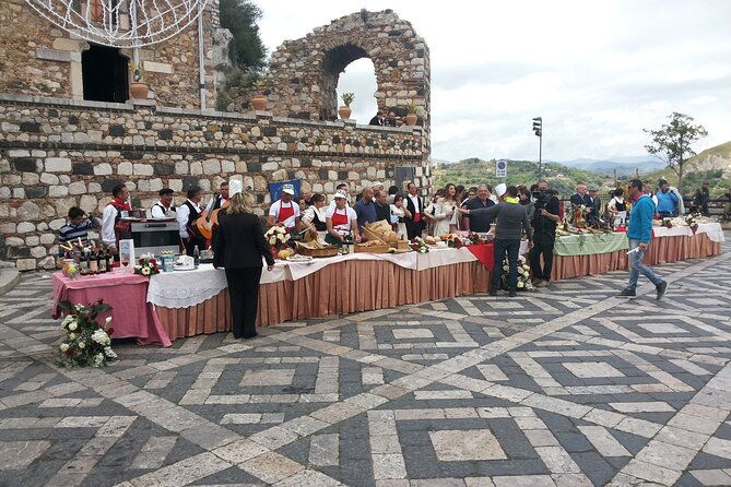 best-of-godfather-and-taormina-tour-with-street-food-tasting