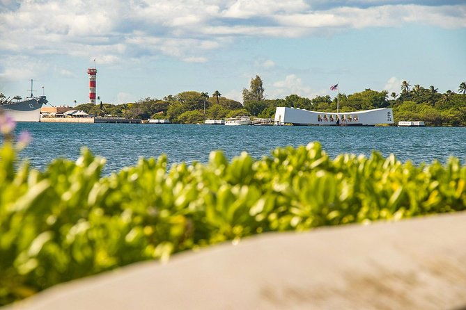 best-of-oahu-private-tour-with-movie-and-boat-tour-uss-arizona-memorial