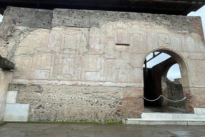 best-of-pompeii-small-group-guided-tour-with-tickets