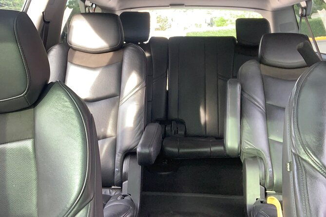black-suv-hourly-service-luxury-airport-transfers-2