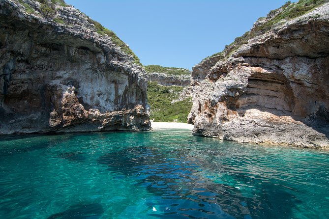 blue-cave-and-hvar-5-islands-speedboat-tour-from-splittrogir