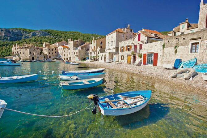 blue-cave-hvar-vis-and-pakleni-islands-group-speedboat-tour