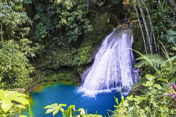 blue-hole-and-horse-back-riding