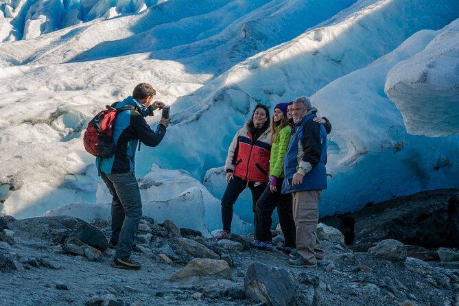 blue-safari-perito-moreno-glacier-with-hiking-and-navigation