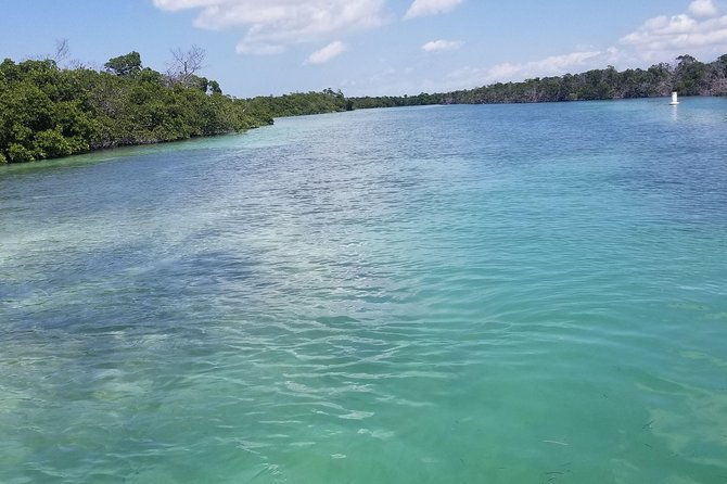 boat-excursion-in-florida-keys-with-snorkeling-equipment