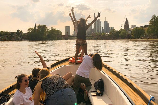 boat-tour-in-frankfurt-for-up-to-12-guests