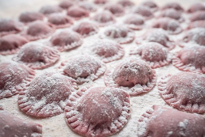 bologna-tagliatelle-ragu-home-cooking-class-with-wine-2
