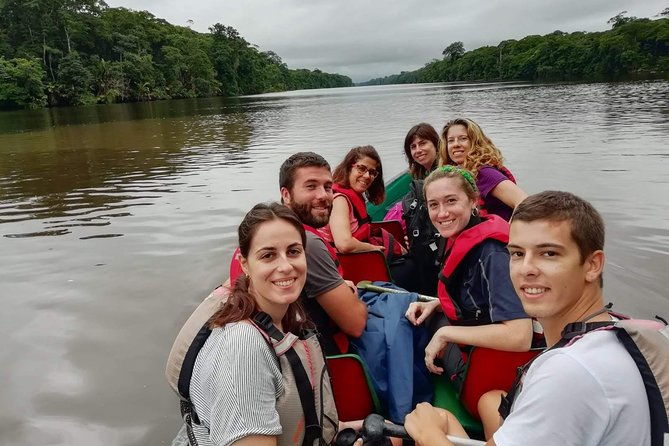 canoe-wildlife-spotting-on-small-canals-of-tortuguero-park