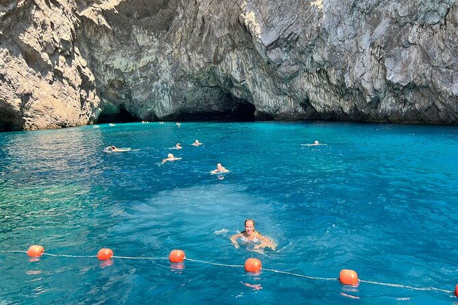 capri-private-all-inclusive-boat-tour-with-city-exploration