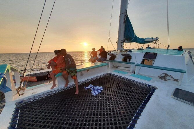catamaran-cruise-open-bar-food-and-snorkeling