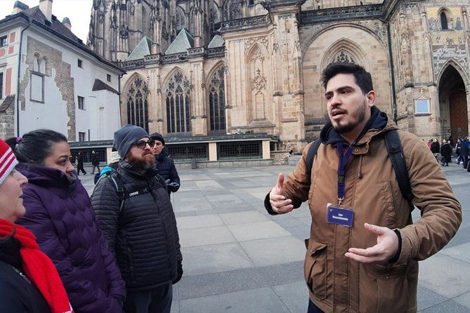 charles-bridge-and-prague-castle-walking-tour