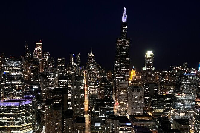 chicago-helicopter-10-minute-tour-for-up-to-three-passengers