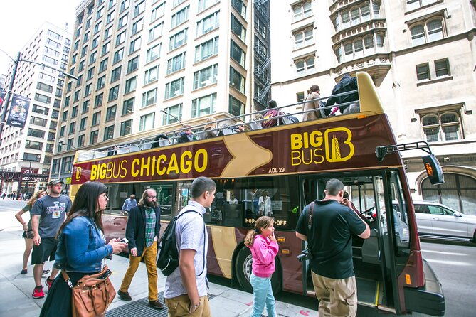 chicago-river-architecture-boat-cruise-hop-on-hop-off-bus-tour