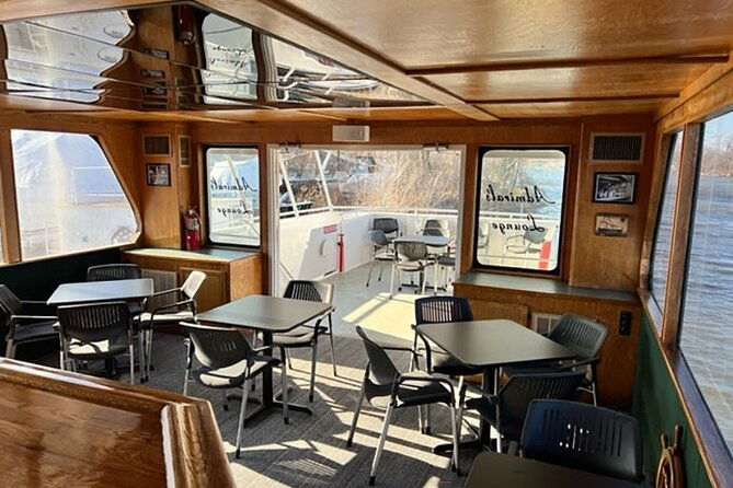 chicago-skyline-tiki-chic-party-cruise-on-lake-michigan