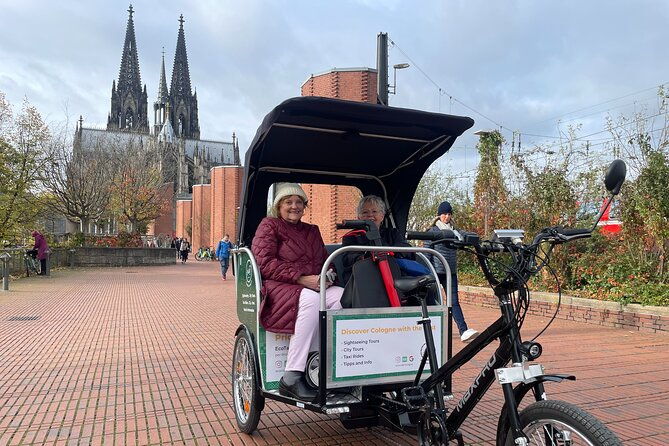 city-tour-by-rickshaw-in-cologne-2
