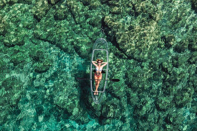 clear-kayak-tour-to-canyon-island-cliffs-small-cave