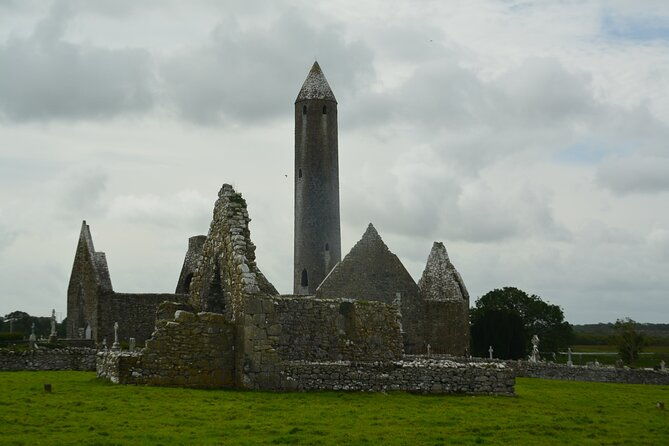 cliffs-of-moher-and-bunratty-castle-private-day-tour-from-dublin