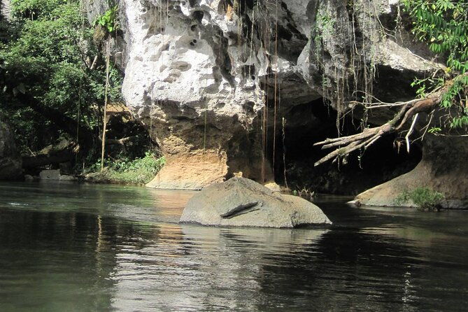 combo-tour-cave-tubing-and-xunantunich-mayan-site-fun-day-in-belize