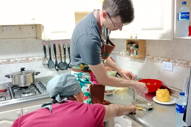cooking-class-preparing-colombian-empanadas