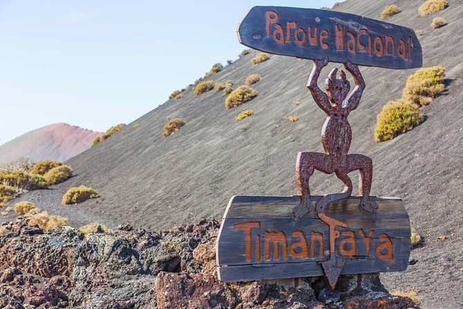 cycle-among-volcanoes-discover-the-essence-of-lanzarote