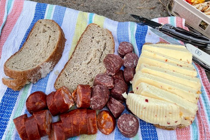 czech-countryside-scenical-hike-to-the-castle-local-deli-tasting