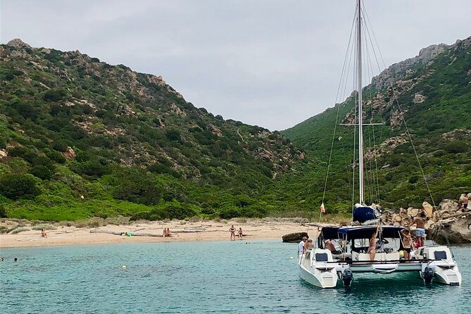 daily-cruise-on-a-sailing-catamaran-on-the-la-maddalena-archipelago