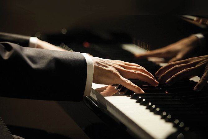 daily-live-piano-chopins-concerts-at-630-pm-in-the-warsaw-archdiocese-museum