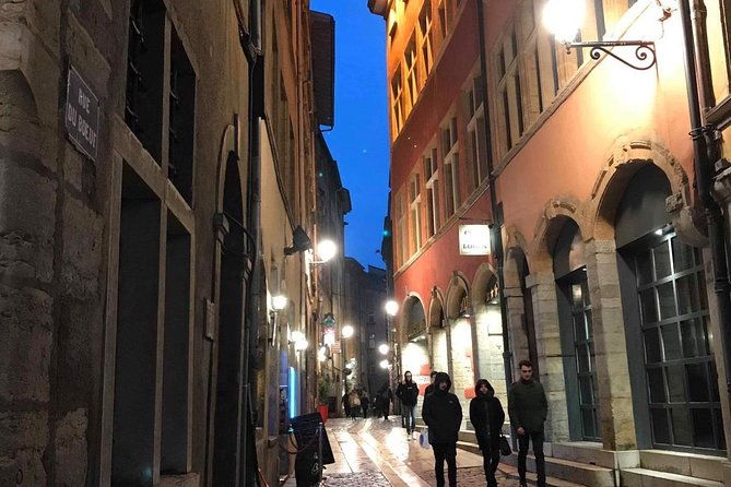 dark-lyon