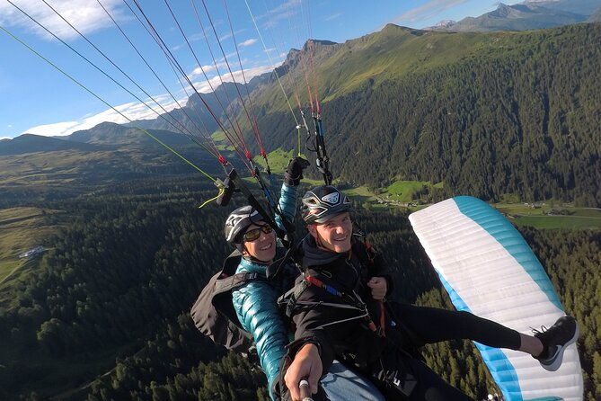 davos-paragliding-for-2-passengers-together-in-the-air-videophotos-incl