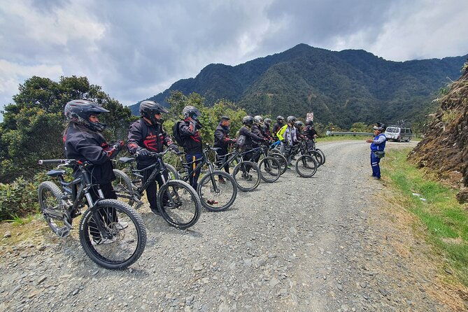 death-road-by-bike-and-zip-line