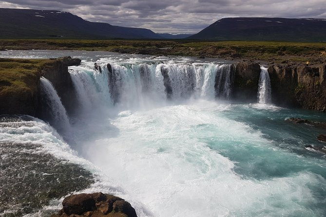 diamond-circle-waterfalls-and-amazing-landscapes-from-akureyri