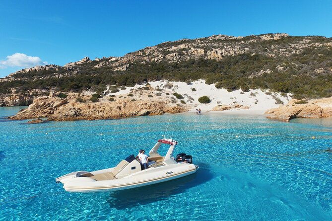 dinghy-rental-with-skipper-in-the-maddalena-archipelago