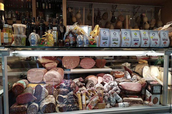 discover-sorrento-food-walking-tour-lemons-cheeseolive-oil-2