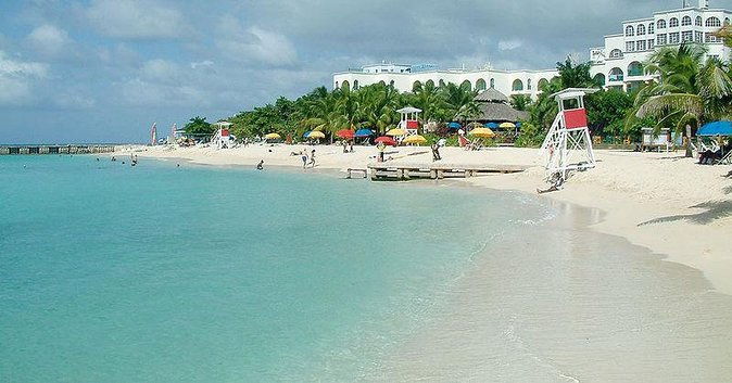 doctors-cave-beach-and-shopping-with-transportation-in-montego-bay