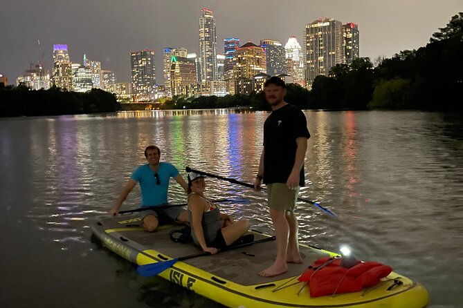 downtown-austin-giant-paddleboard-sunset-tour-with-bats-2