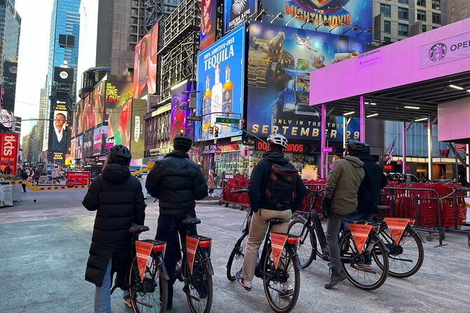 downtown-bike-tour-with-stylish-dutch-bikes
