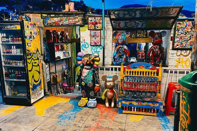 downtown-medellin-pueblito-paisa-and-comuna-13-private-tour