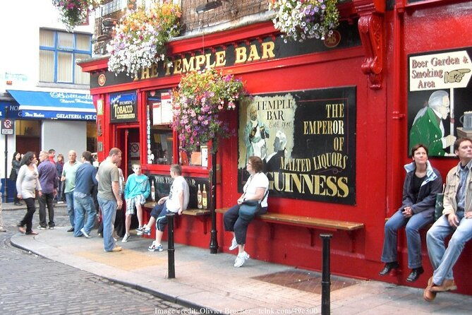 dublin-in-a-day-book-of-kells-guinness-storehouse-private-tour