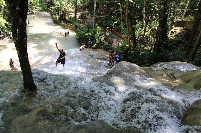 dunns-river-falls-and-blue-hole-day-tour