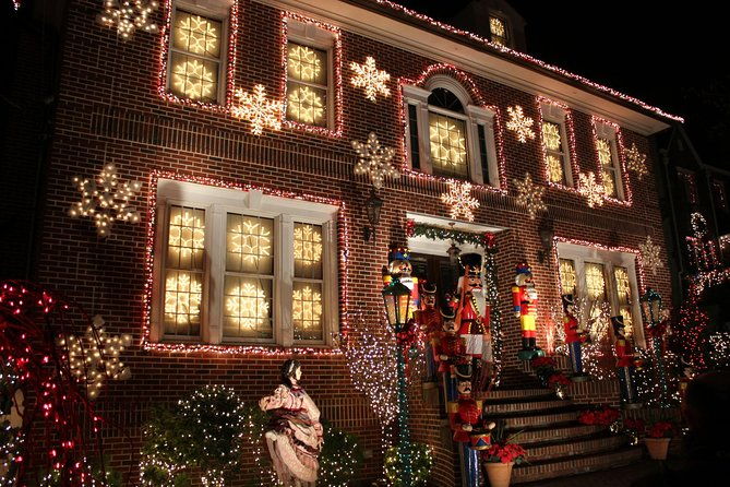 dyker-heights-brooklyn-christmas-lights-tour